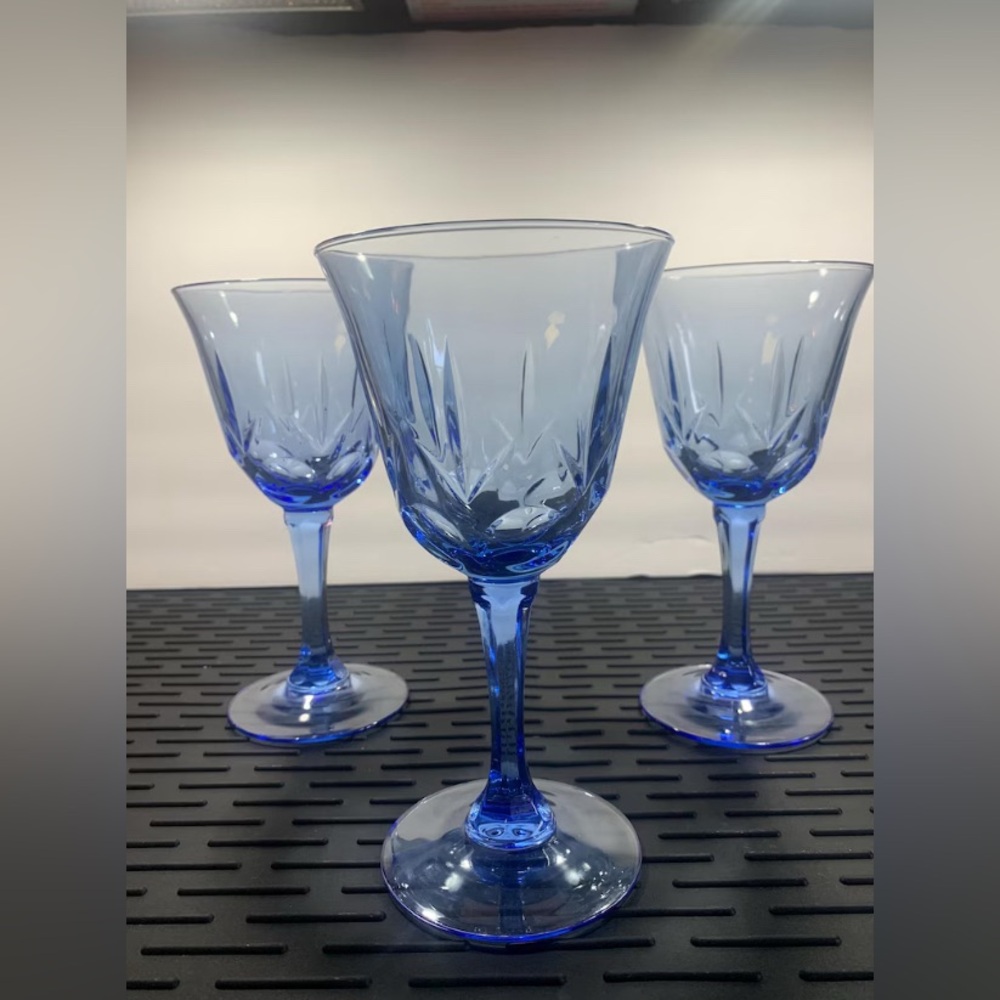 Vintage Avon Fostoria American blue classics goblets in a starburst pattern